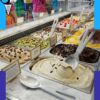 Espatula aluminio con mango plástico para servir helado en Shopping del Heladero, Zona Sur, Buenos Aires.